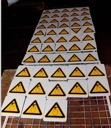 當(dāng)心撞頭警告標(biāo)識(shí)標(biāo)牌